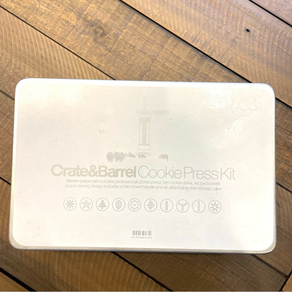 ✨NEW✨ Crate & Barrel Cookie Press Kit